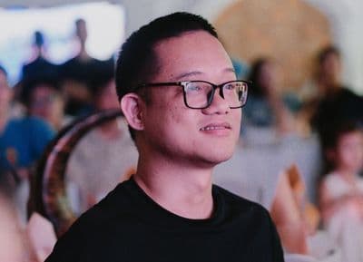 Chuyến đi trễ hai năm