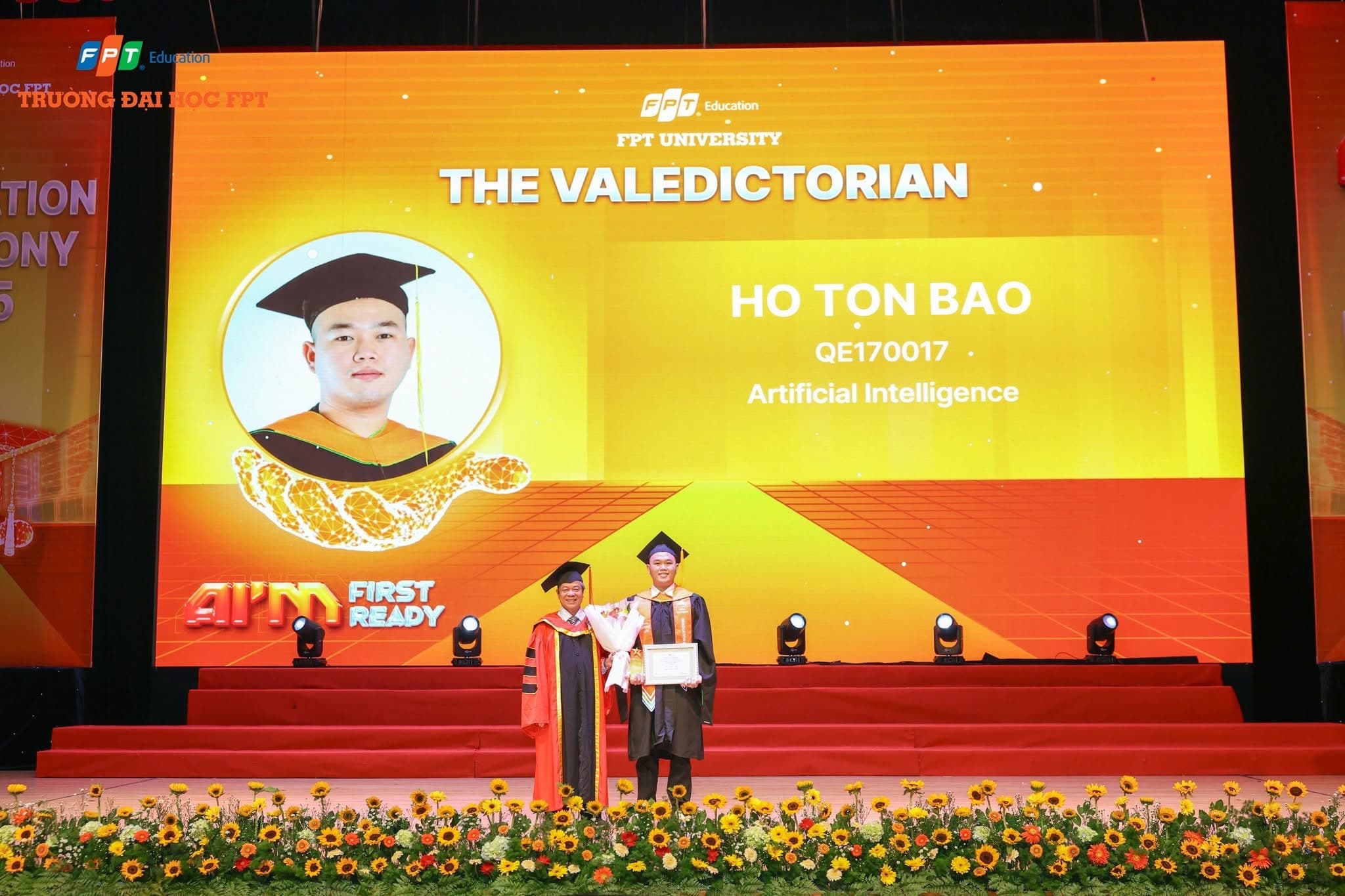 Ảnh: Hồ Tôn Bảo trong ngày tốt nghiệp