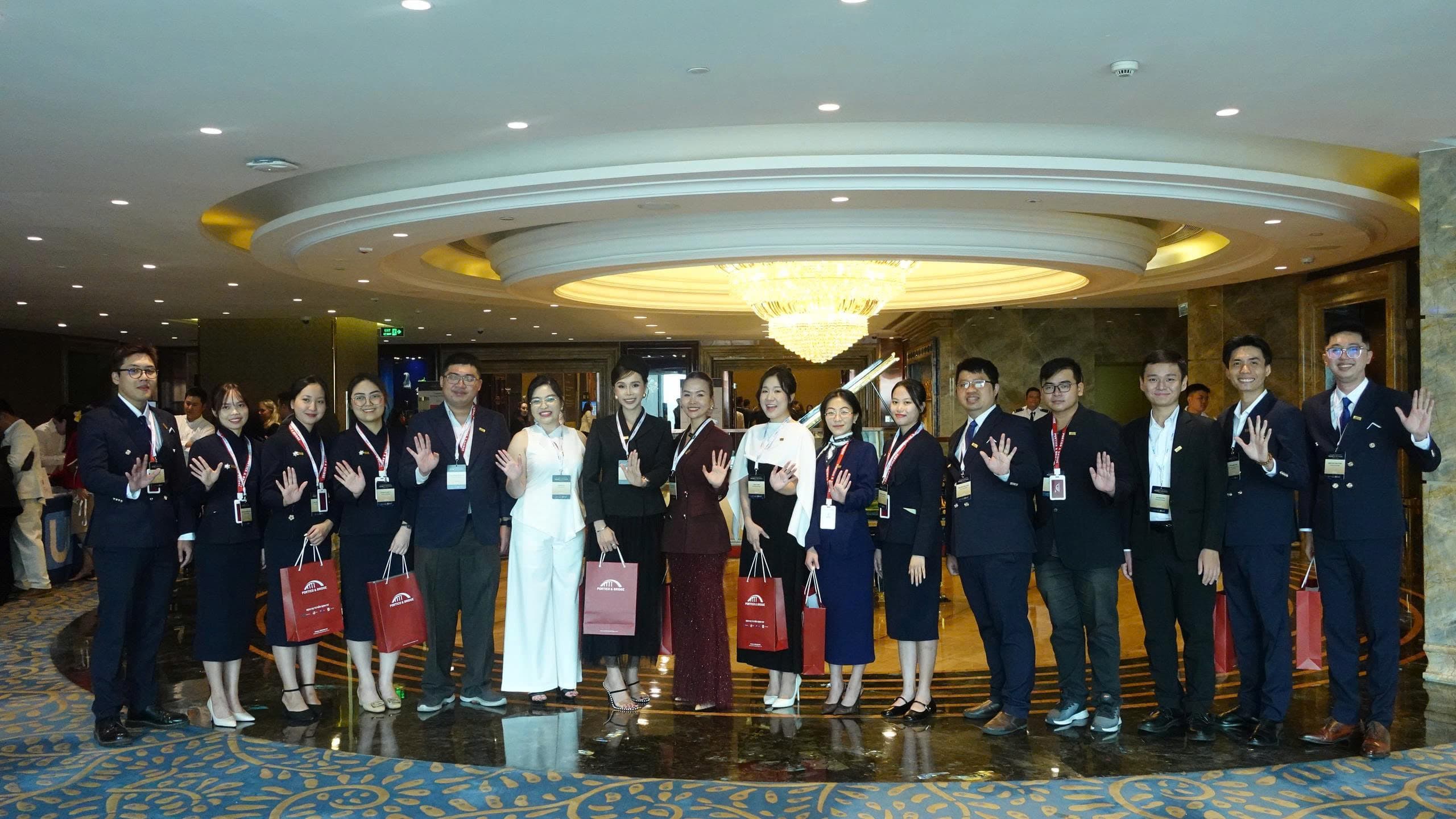 Sự kiện về lĩnh vực đầu tư di trú quốc tế tại TPHCM tháng 3/2026, tôi là người thứ 5 từ trái qua