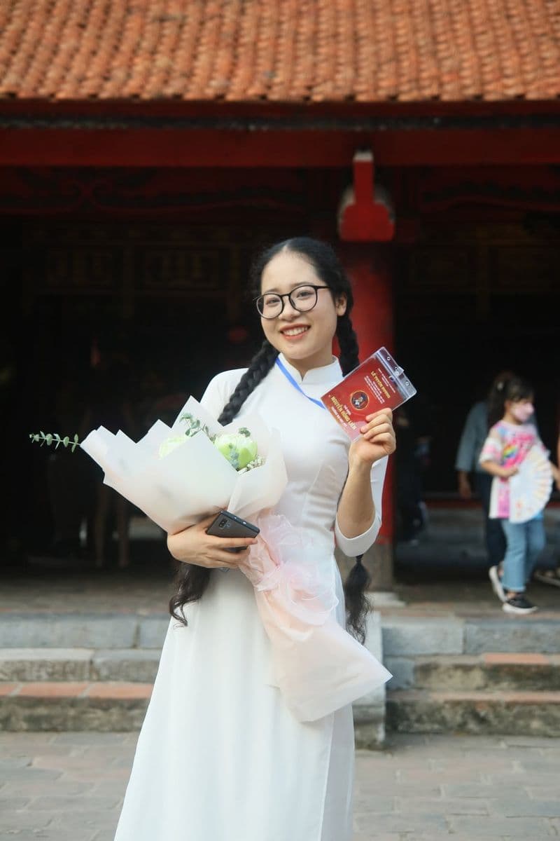 Mang cội nguồn vững bước ra biển lớn